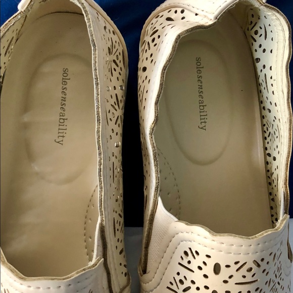 “Sole (sense)ability” cream women slip on sneaker - Picture 5 of 6